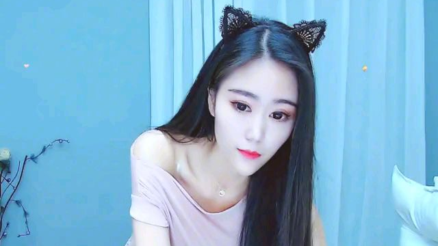 美女跳舞《小野猫》,大长腿啊!太养眼了(互关)